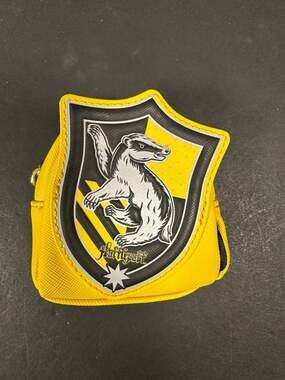 Loungefly Harry Potter Hufflepuff House Crest Mini Backpack Keychain Pouch For P